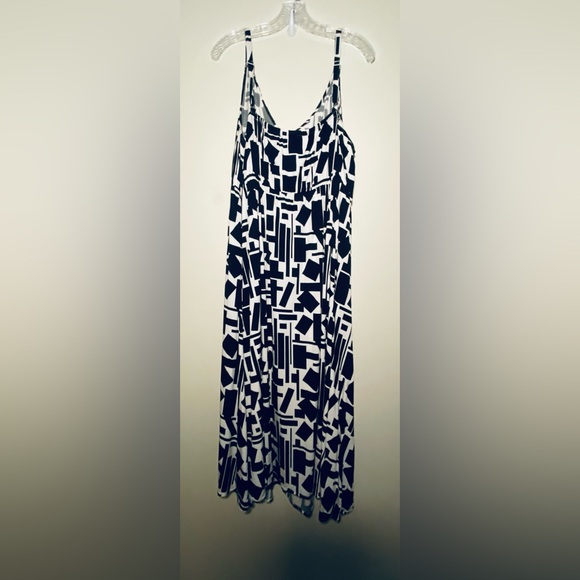 Torrid Black and White Abstract Midi Dress Size 3 - Picture 8 of 11